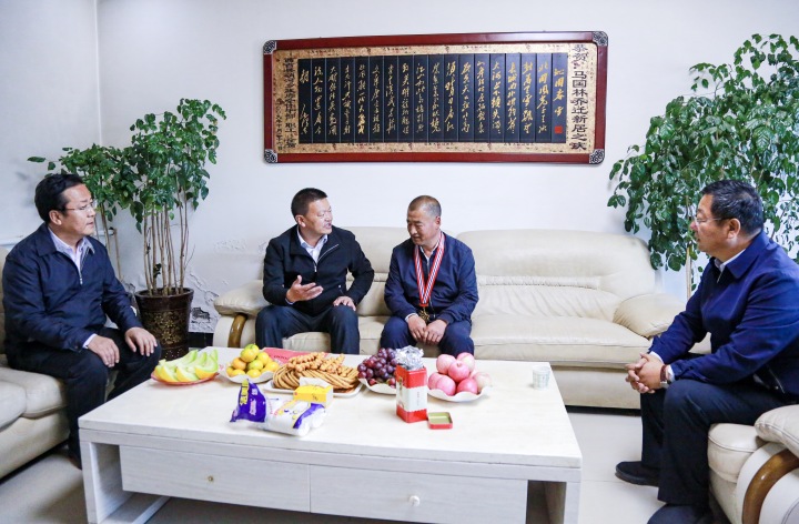 慰问马国林