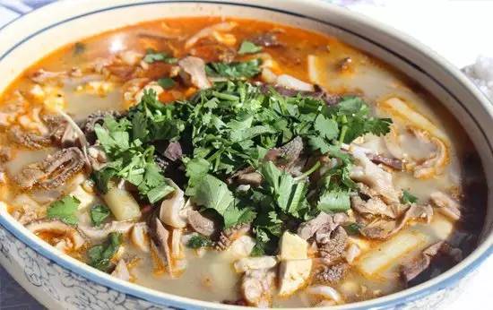 烩羊杂碎,风味独特.